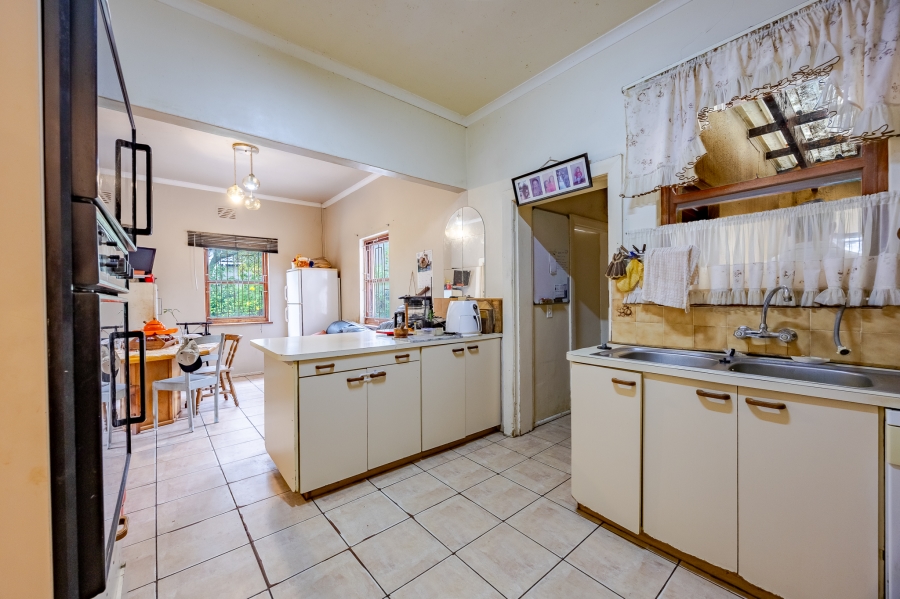 4 Bedroom Property for Sale in Lakeside Western Cape